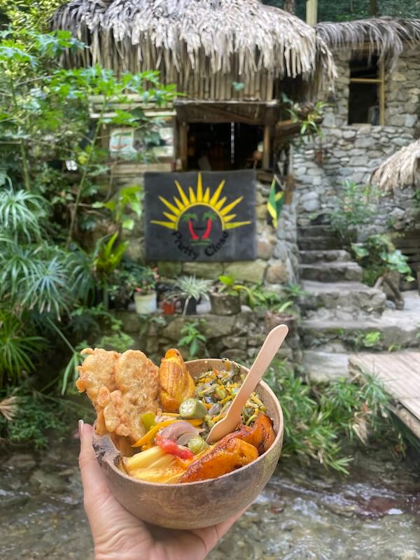 Ich vor dem Bob Marley Museum in Kingston, Jamaika